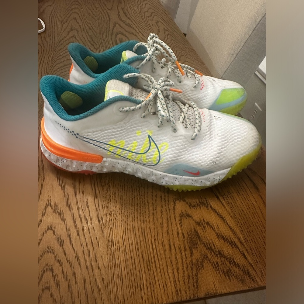 Woman’s Nike Softball turf shoes